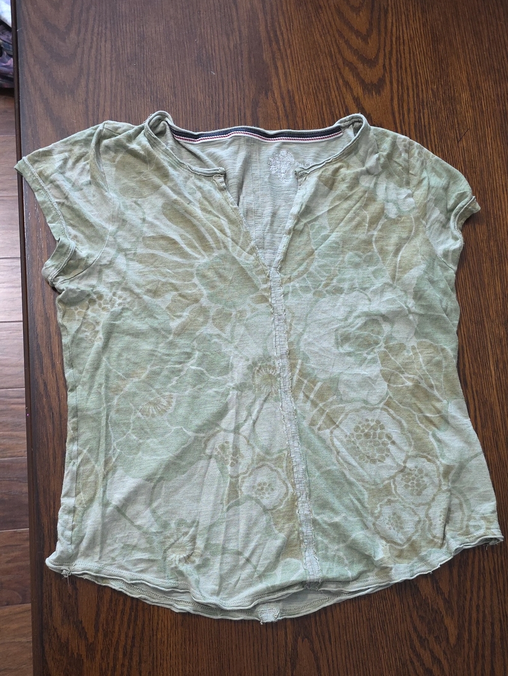Pilcro Anthropologie Spliced ​​Neck Tee T-Shirt Short Sleeve Green Floral Small
